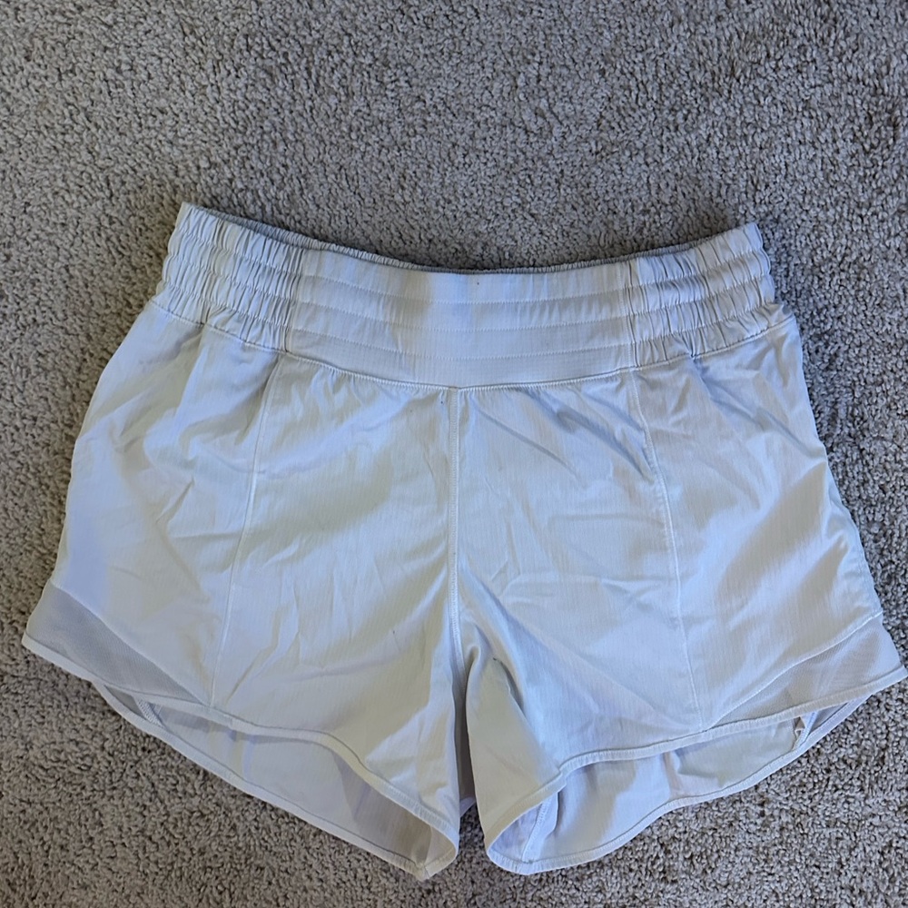 Lululemon Hotty Hot Short White Size 6 Tall